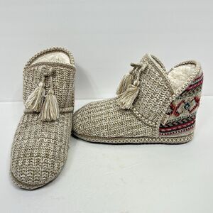 Muklucks A La Mode Slippers Shoes Beige Size Medium 7-8 Women's Knit Aztec